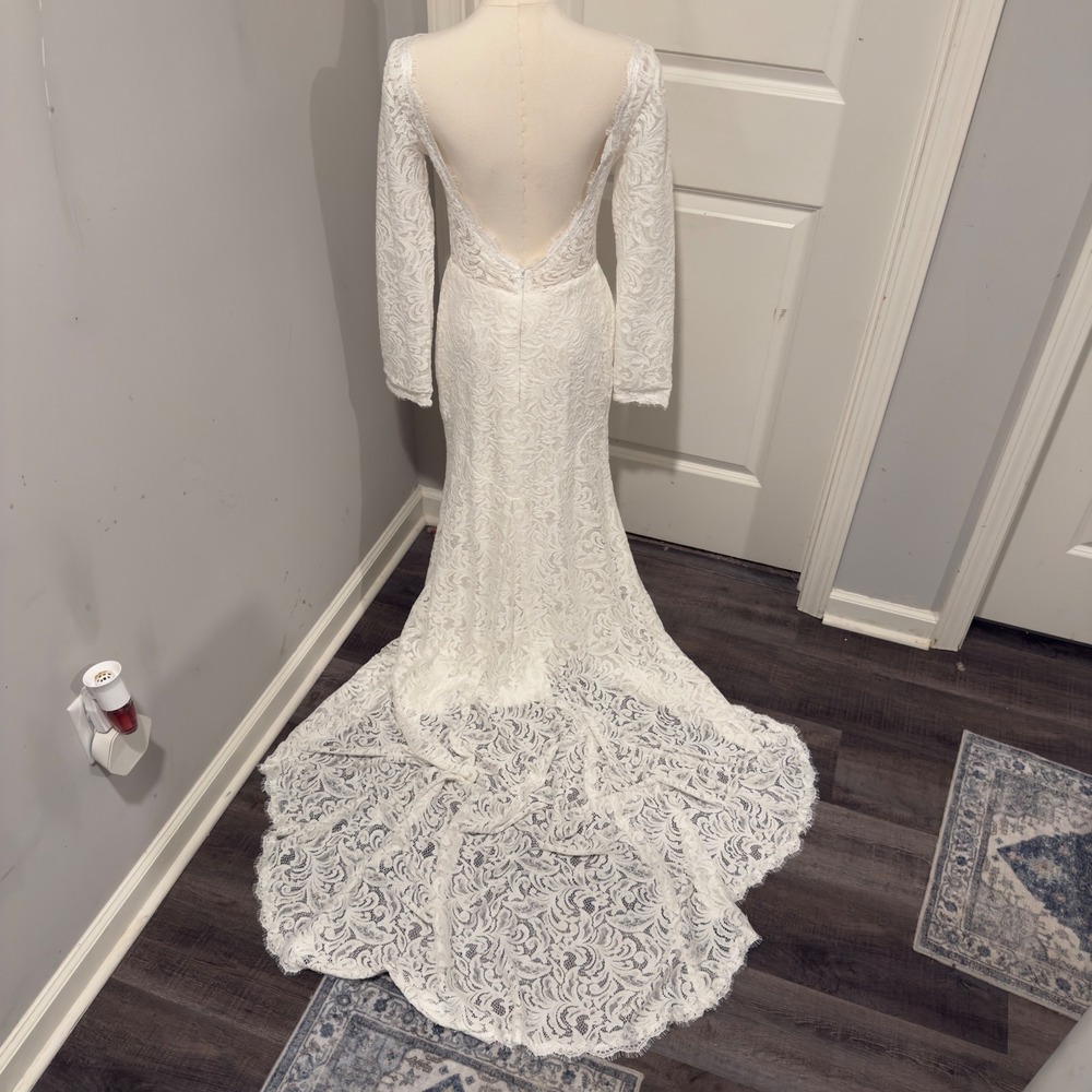 NWT Gorgeous Soft White Lace Long Sleeve Open Back Wedding Dress with Train - Picture 4 of 15